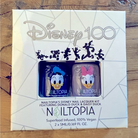 Nailtopia:Disney 100 Vegan Nail Lacquer Kit Featuring DONALD DUCK & DAISY DUCK - Picture 1 of 2